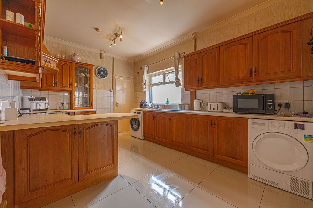 Property photo 2 of 26