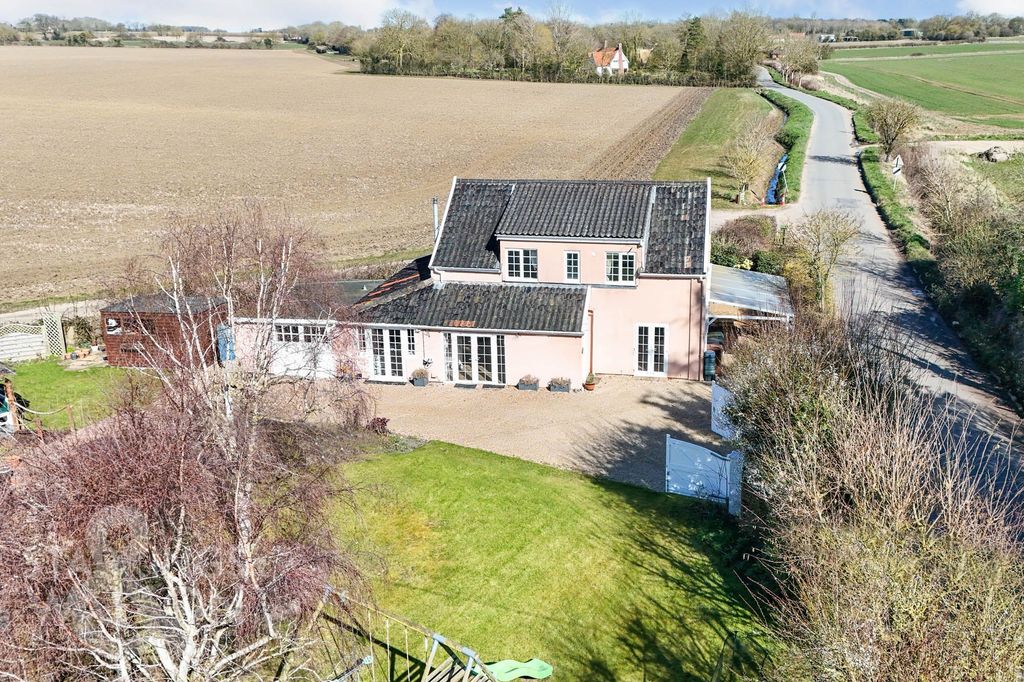 Property photo 2 of 33