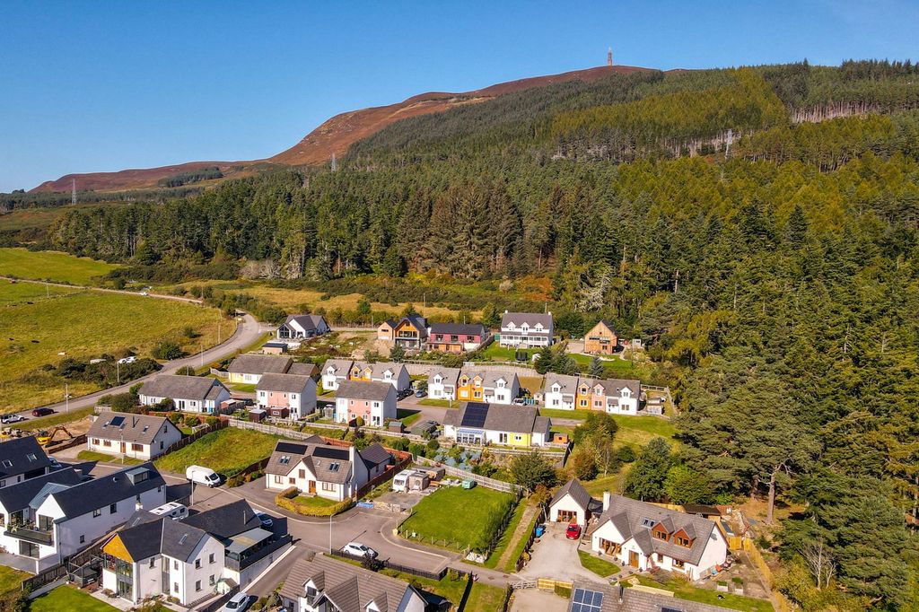 Property photo 1 of 11