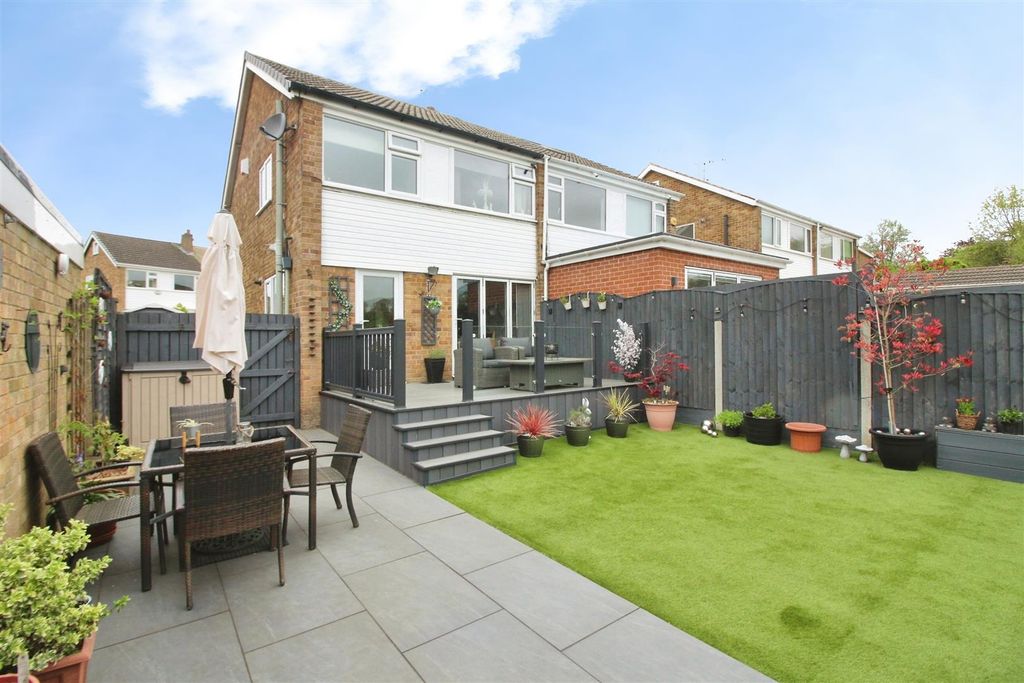 Property photo 2 of 25 Outside