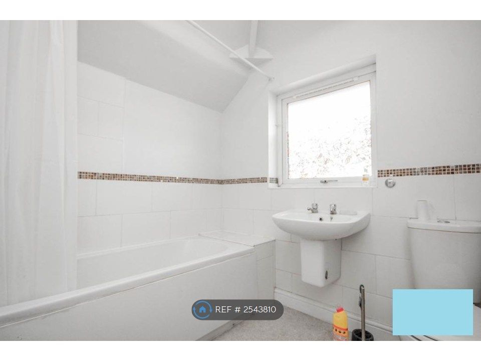 Property photo 3 of 15 Family Bathroom In The Upstairs