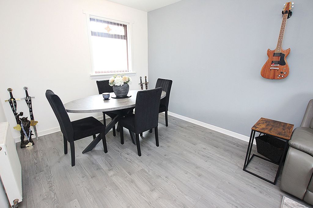 Property photo 3 of 17 Dining Area