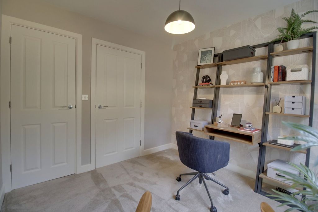 Additional image 16 of 4 bed detached house to rentPark Meadow Lane, Leeds, West Yorkshire LS12