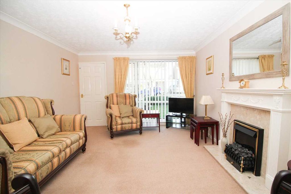 Property photo 2 of 13 Feature Photo