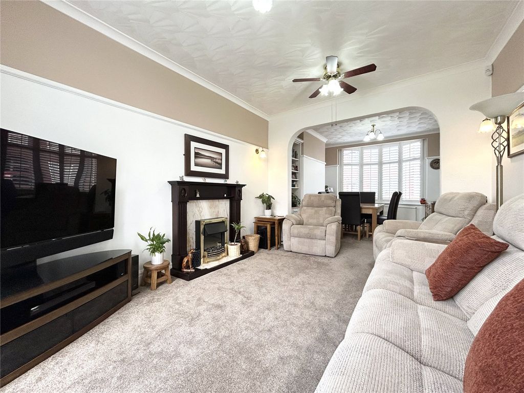 Property photo 1 of 23 Lounge
