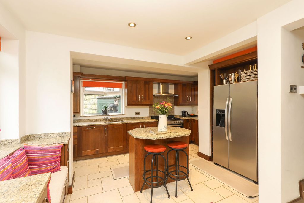 Property photo 3 of 25