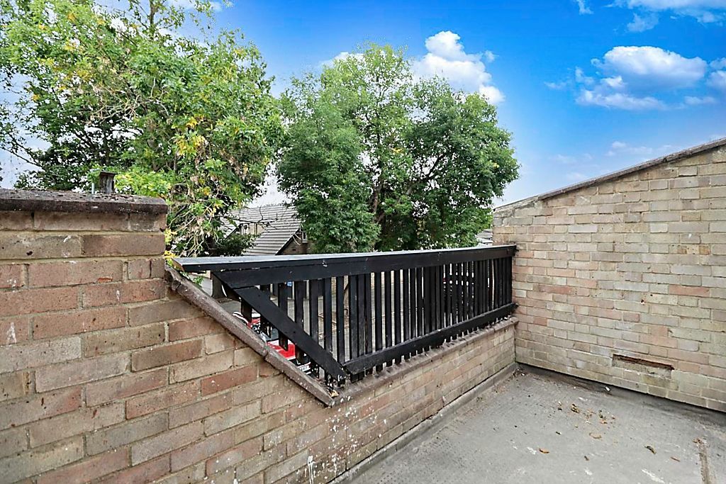 Property photo 2 of 7 Balcony