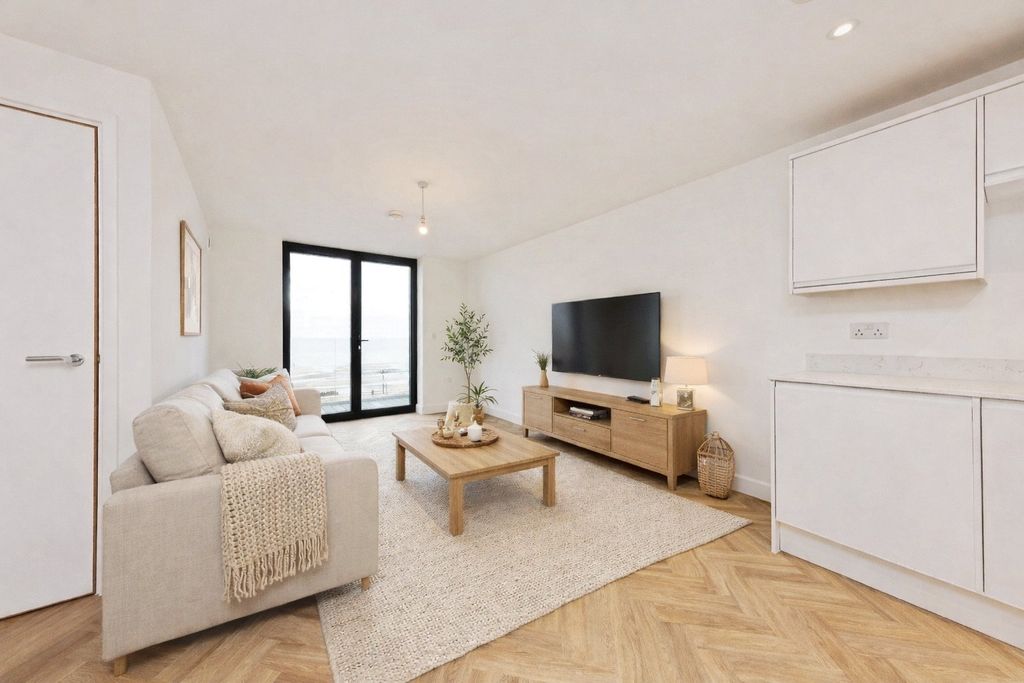 Property photo 2 of 9 Picture No. 24