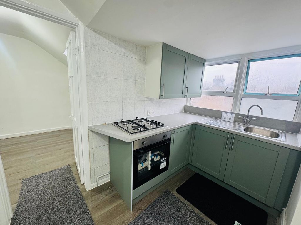 Property photo 1 of 7 Studio To Rent, London E6