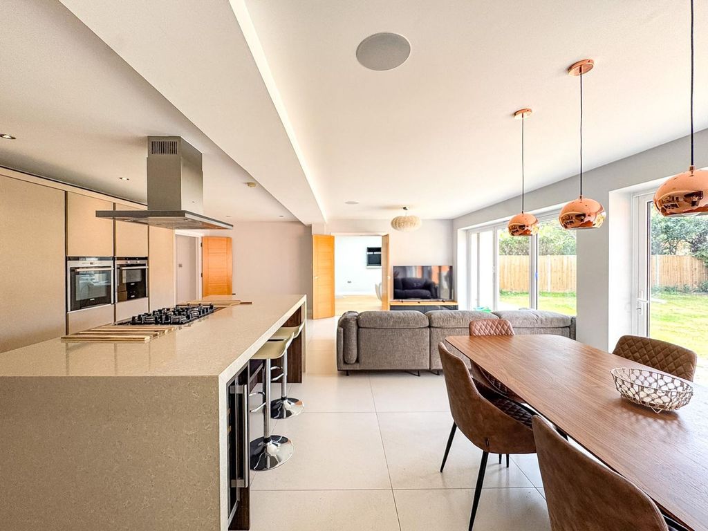 Property photo 2 of 39