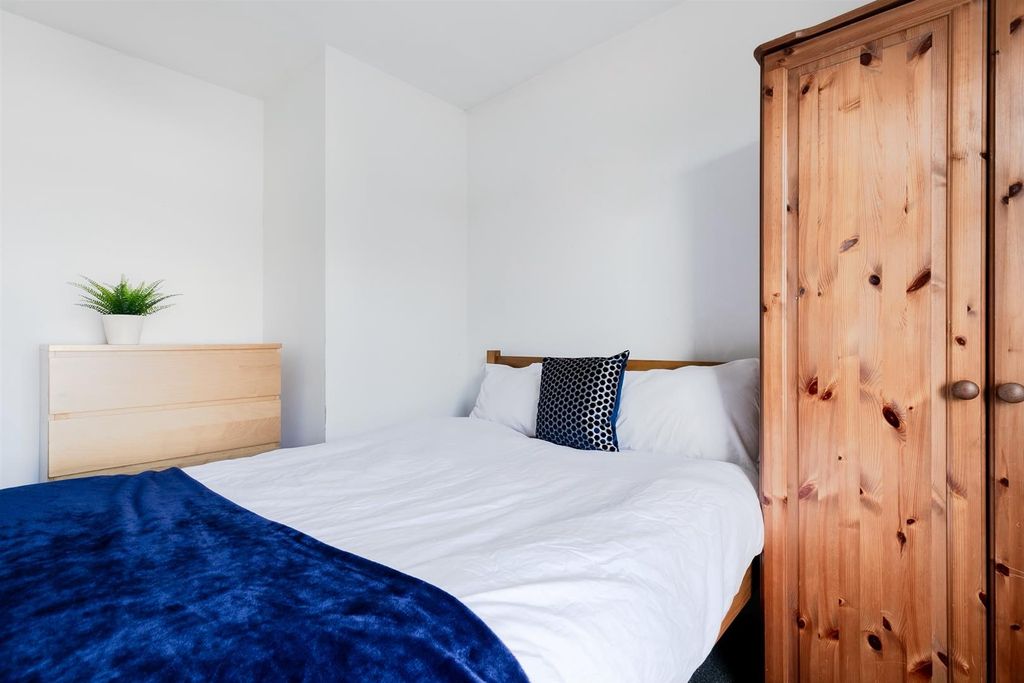 Property photo 3 of 13 Room 4 One.Jpg