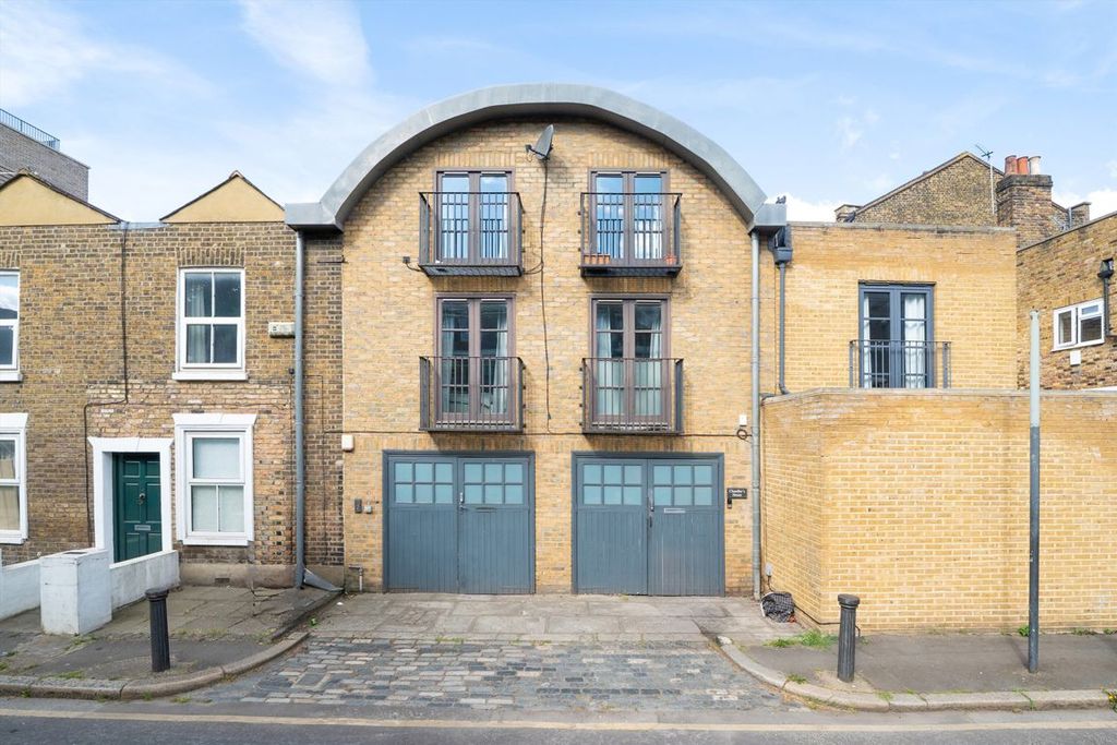 Property photo 1 of 11
