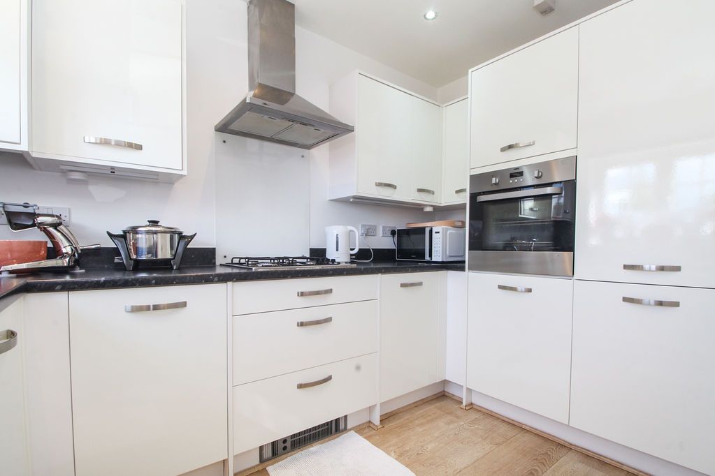 Property photo 3 of 17 Kitchen