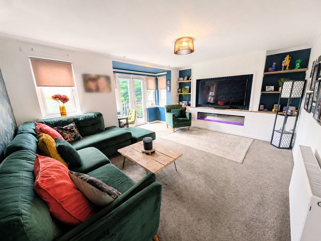 Property photo 2 of 32
