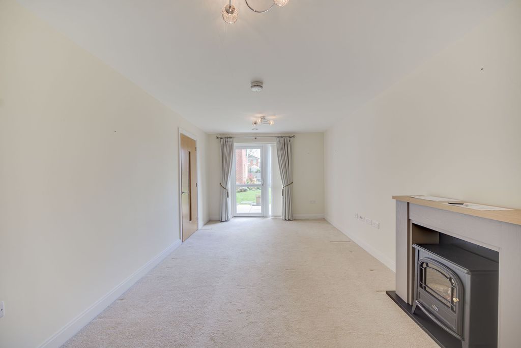 Property photo 2 of 23