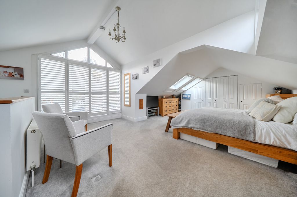 Property photo 2 of 20