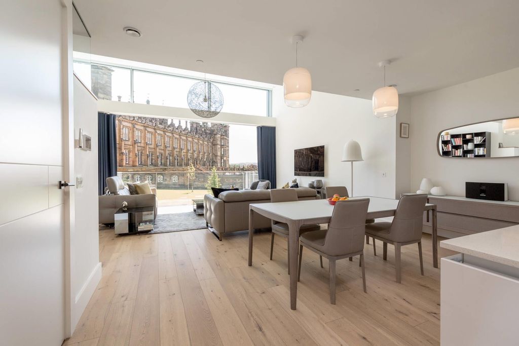 Additional image 8 of 2 bed flat for saleDonaldson Crescent, Edinburgh EH12