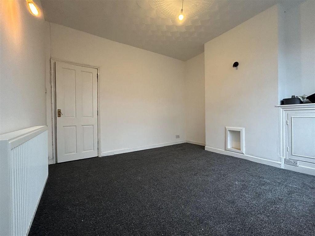 Property photo 3 of 9 Living Room .Jpg