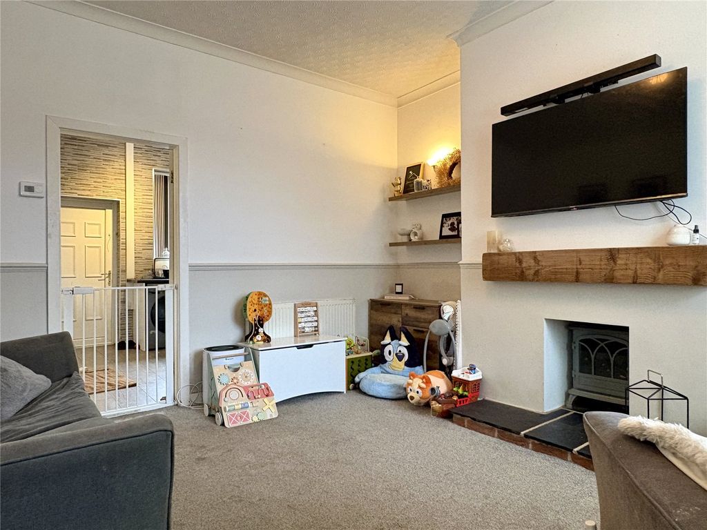 Property photo 3 of 12 Lounge