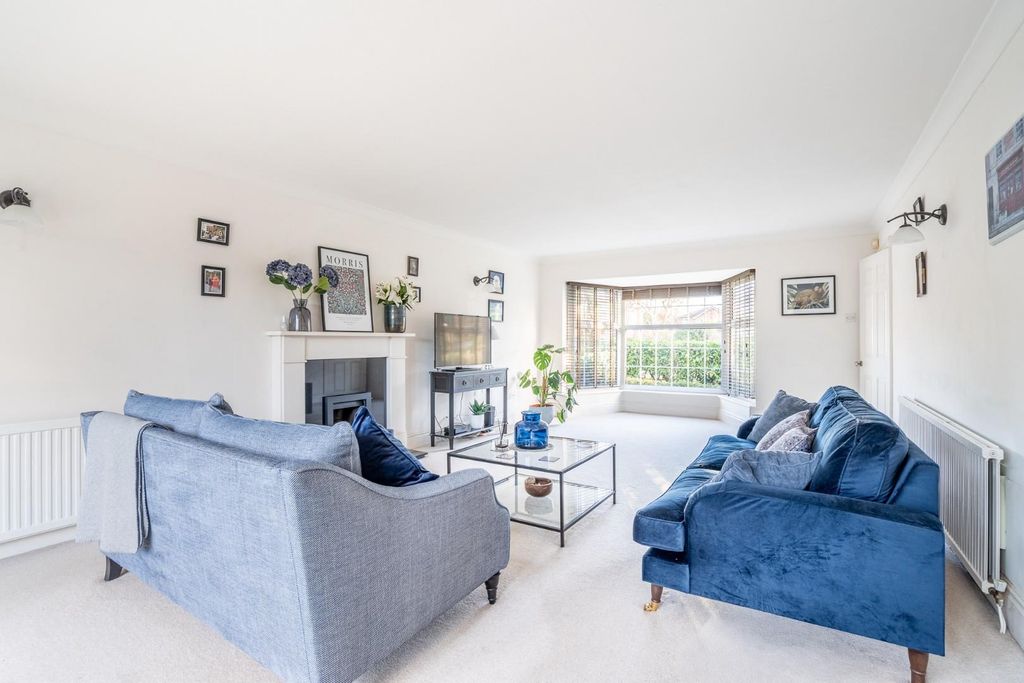 Property photo 2 of 23 Living Room