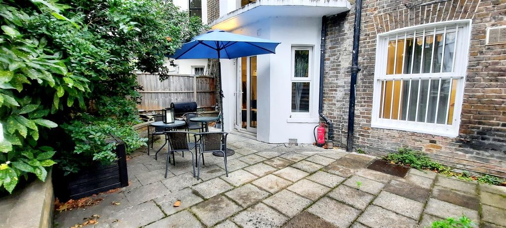 Property photo 3 of 11 Garden