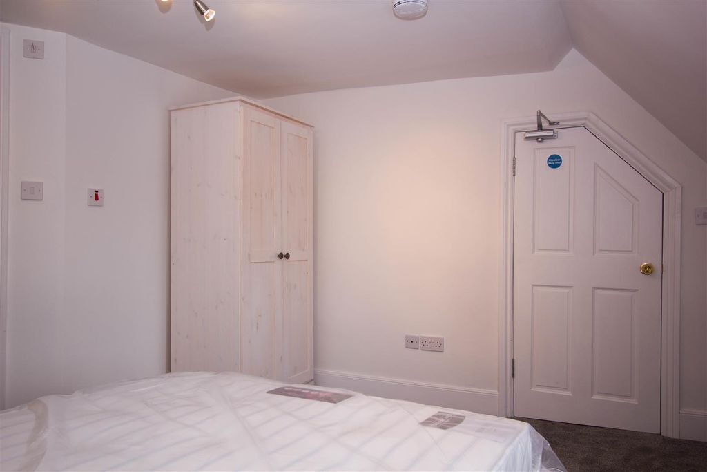 Property photo 2 of 11 Room4 (6).Jpg