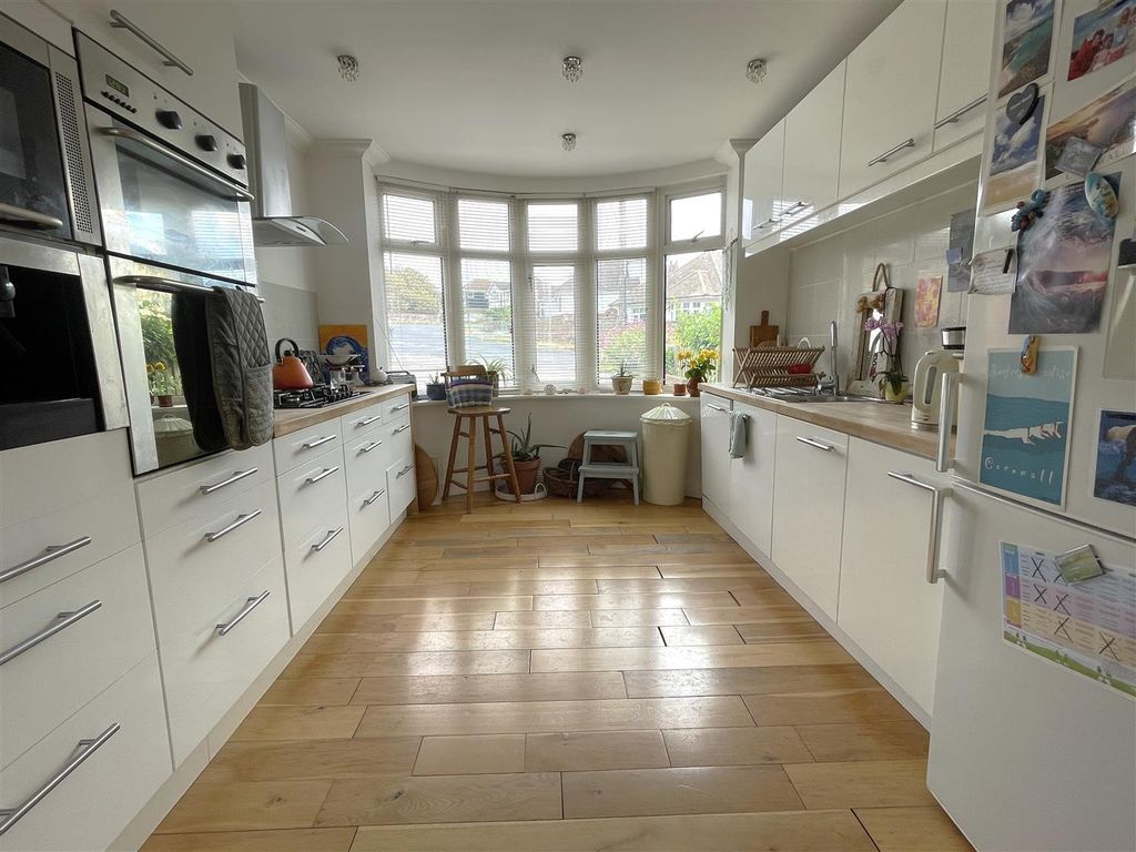 Property photo 2 of 14 Kitchen.Jpg