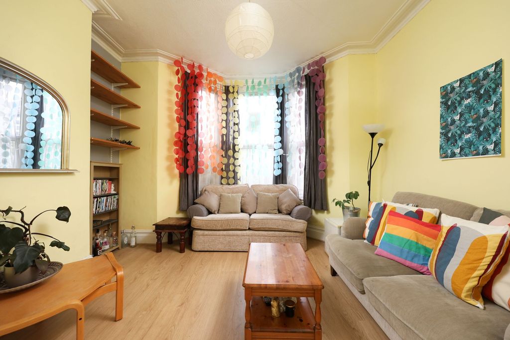 Property photo 3 of 13