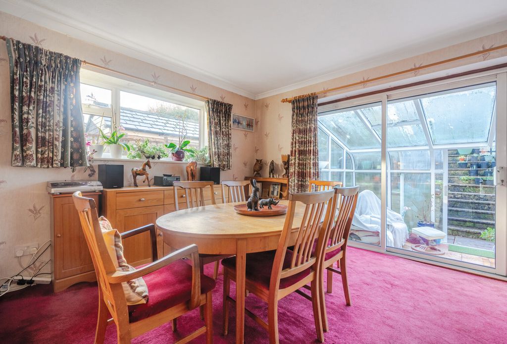 Property photo 3 of 20 1402112-10-696A2A...