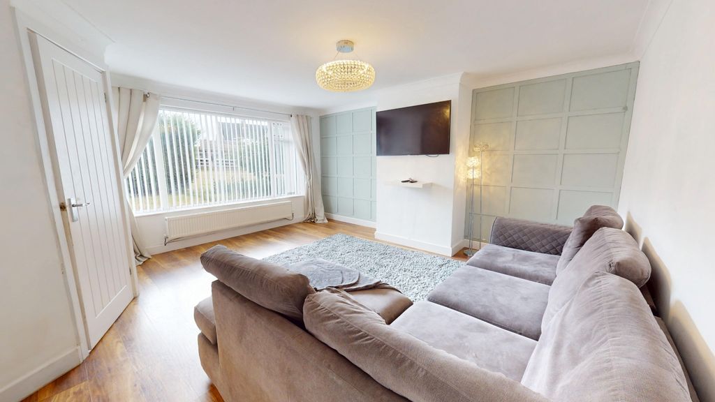 Property photo 3 of 12 4394556