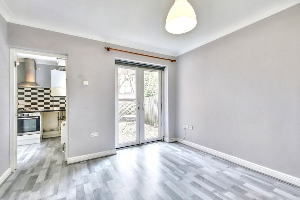 Property photo 3 of 6 Img_1323-Img_1327 (Portal Size).Jpg