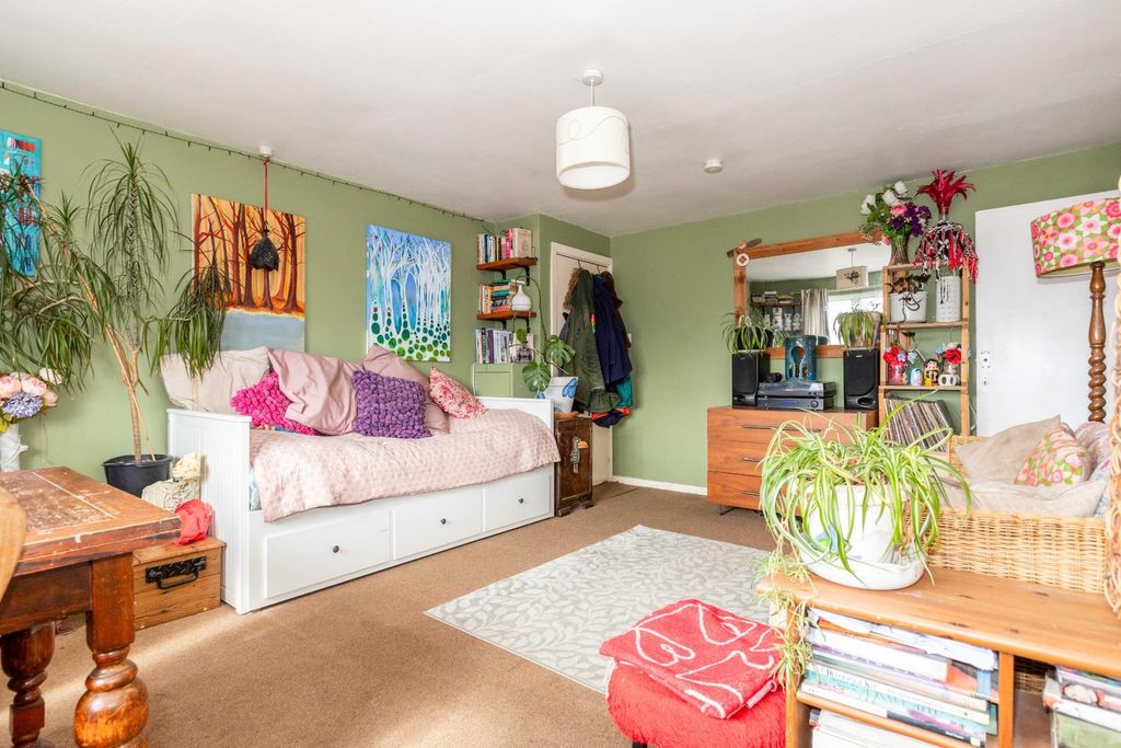 Property photo 3 of 15 Bramber House-03.Jpg