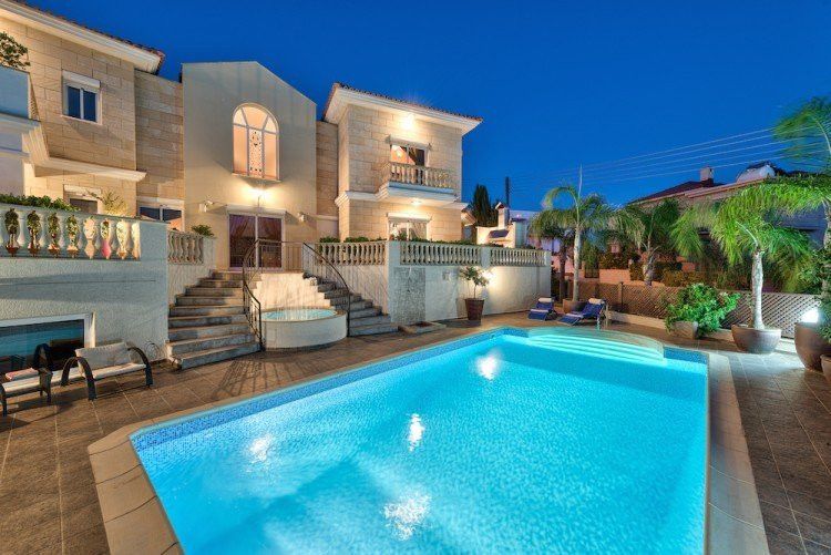 Property photo 2 of 28