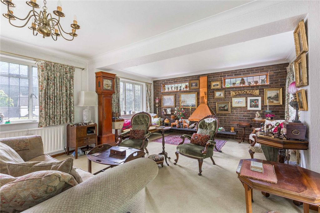 Property photo 2 of 10 Sitting Room