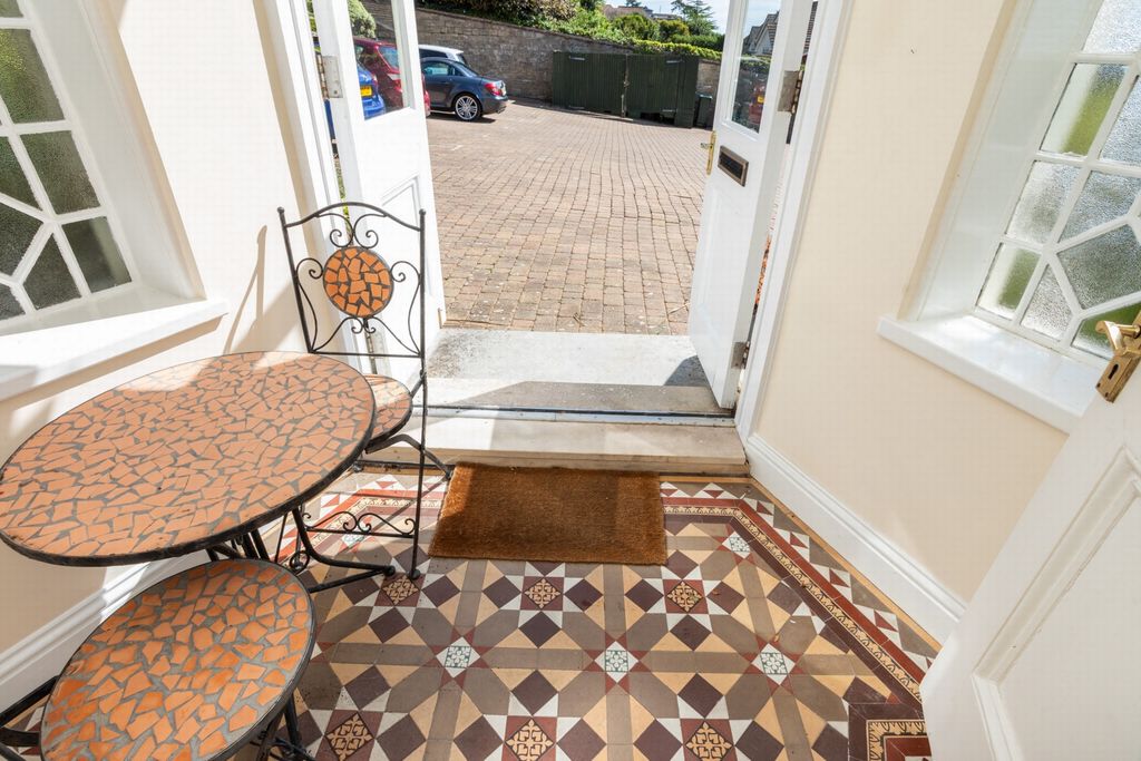 Property photo 3 of 19 Entrnce Vestibule