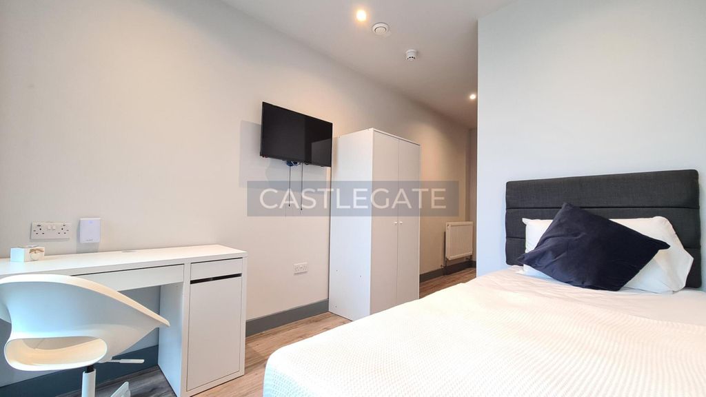 Property photo 2 of 16 Room 22 Renaissance Works, 105 New Street, Huddersfield, HD1 2As (4)