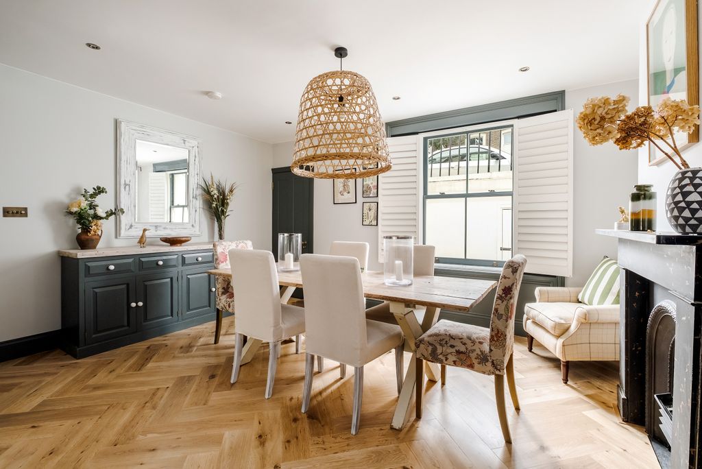 Property photo 2 of 37