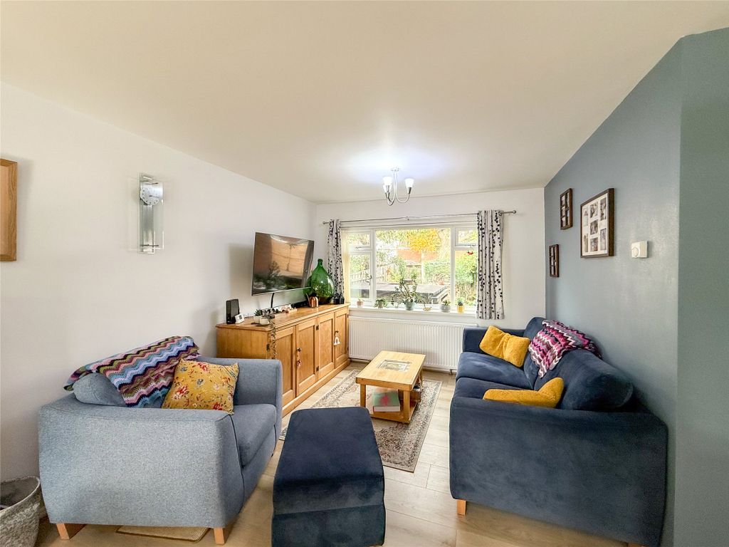 Property photo 3 of 17 Lounge