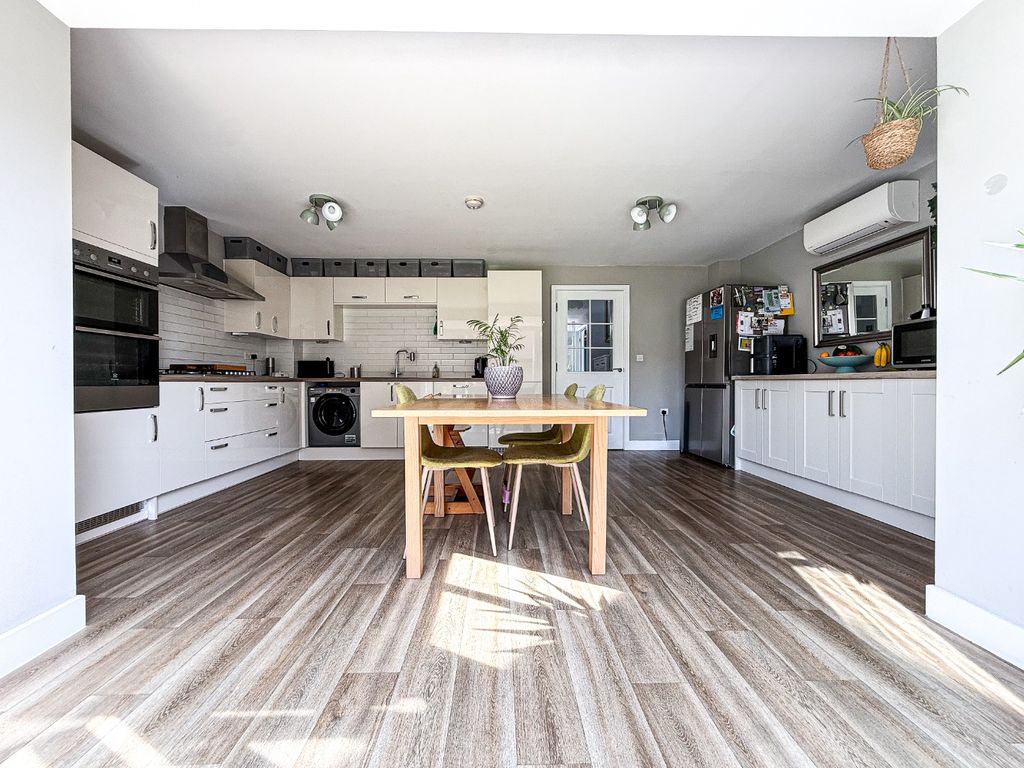 Property photo 2 of 27 5160027