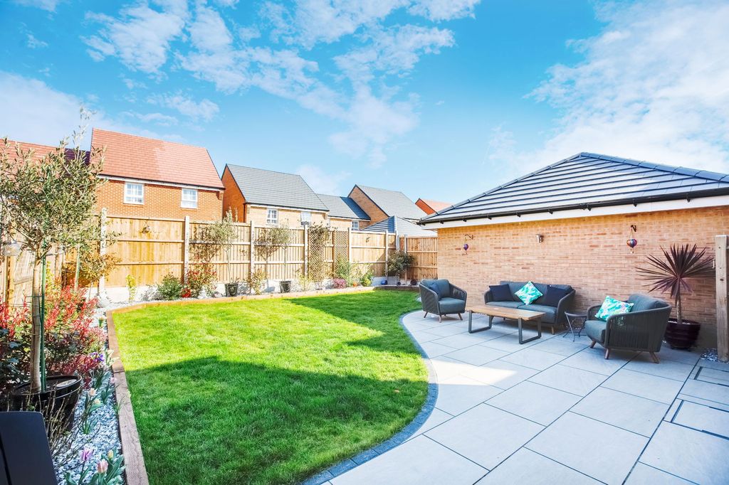 Property photo 2 of 24