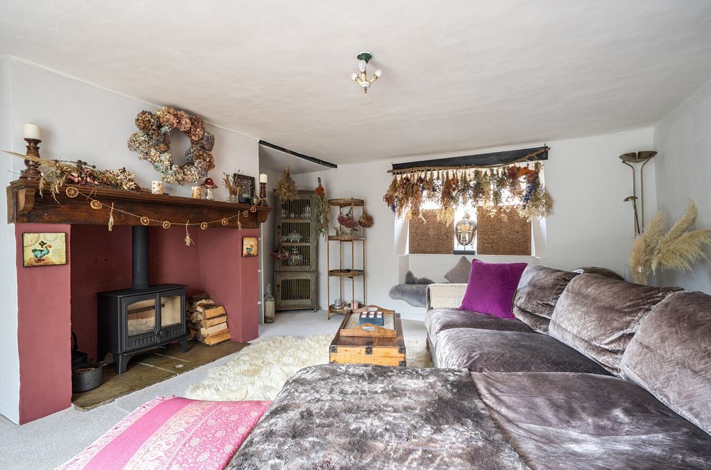 Property photo 3 of 27 Living Room