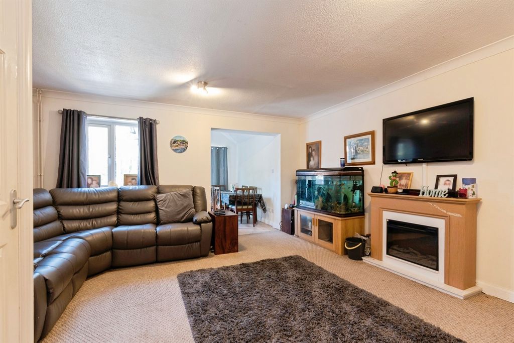 Property photo 3 of 17