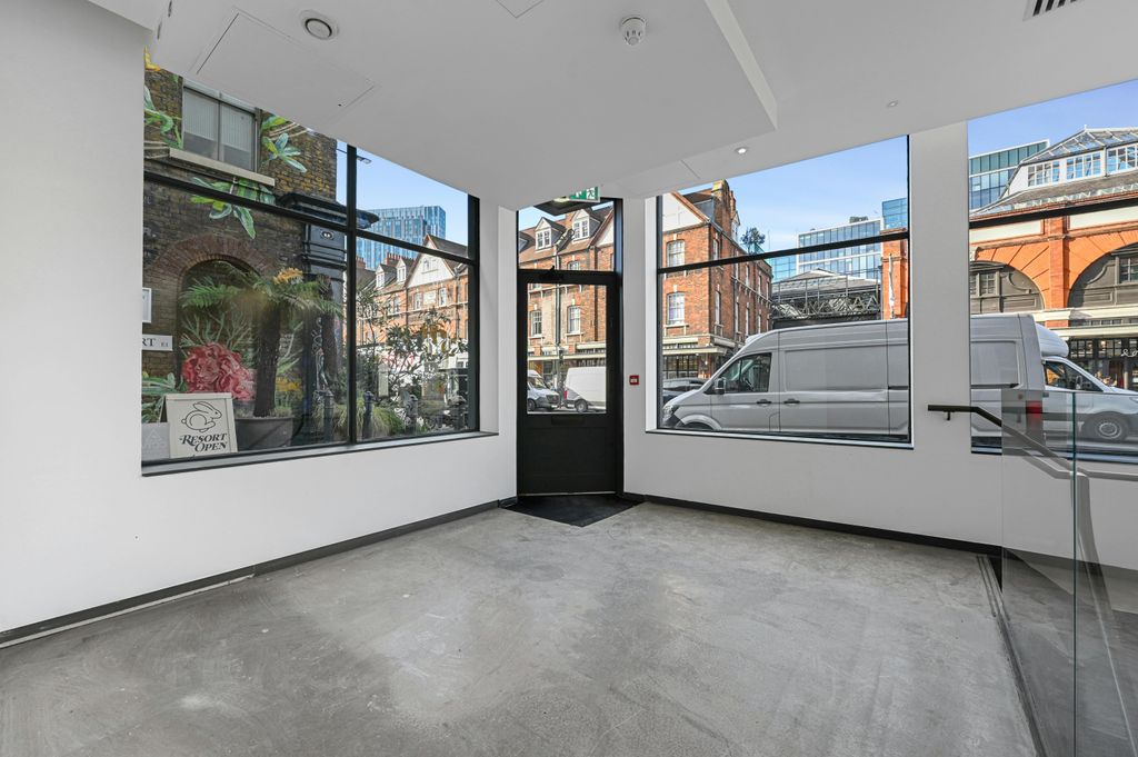 Property photo 3 of 9 Ol-Bc-92Commercialstreet-18.Jpg