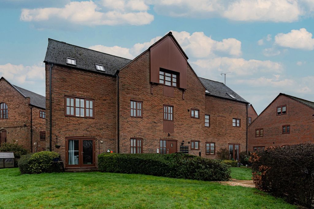 Property photo 1 of 20