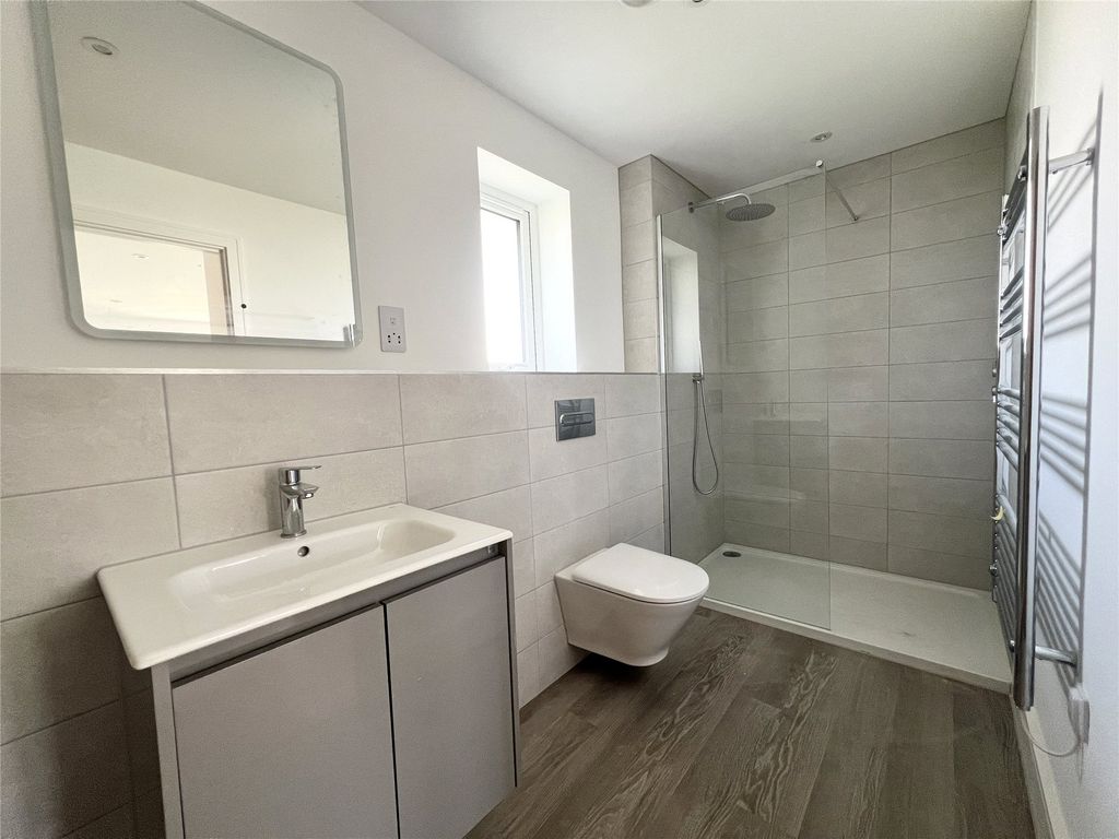 Property photo 3 of 13 Bathroom