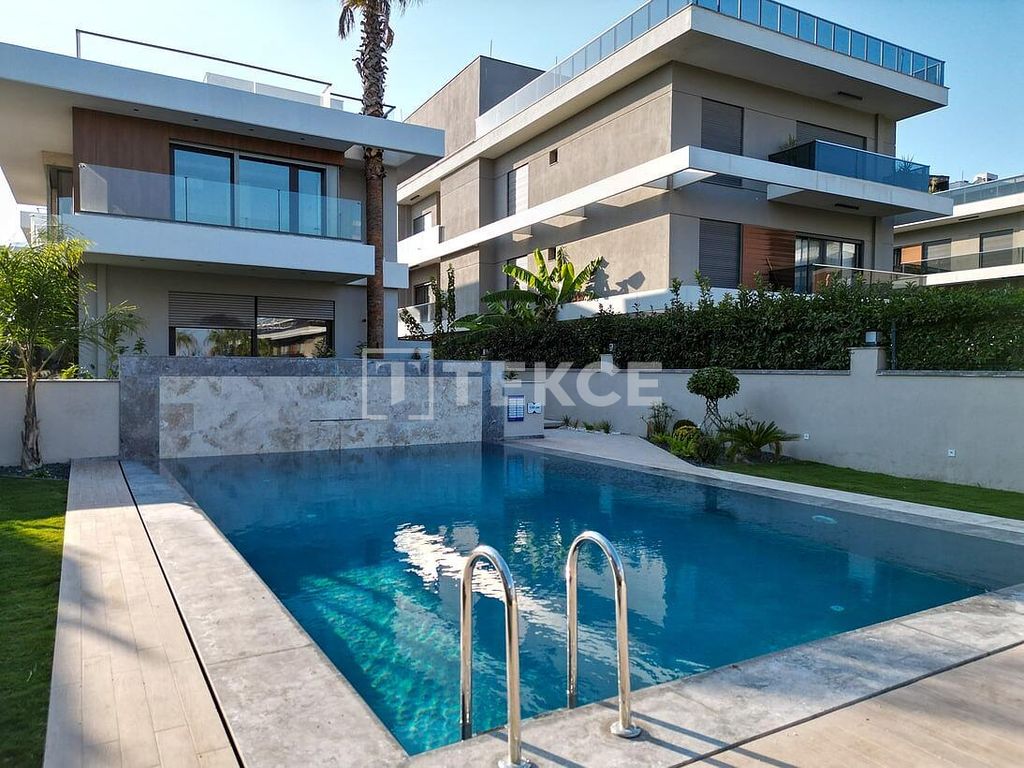 Property photo 2 of 45