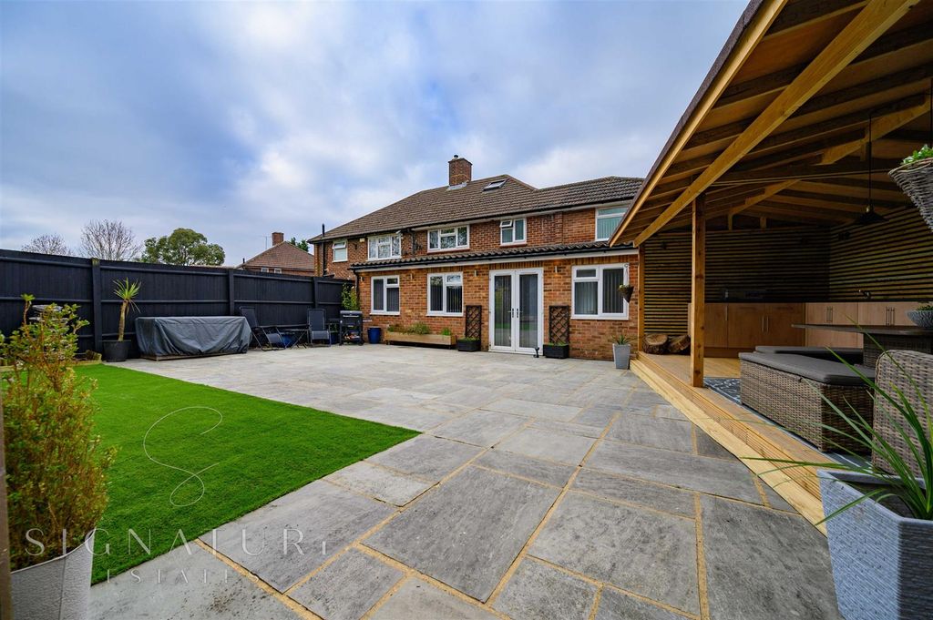 Property photo 2 of 39 Rear Garden