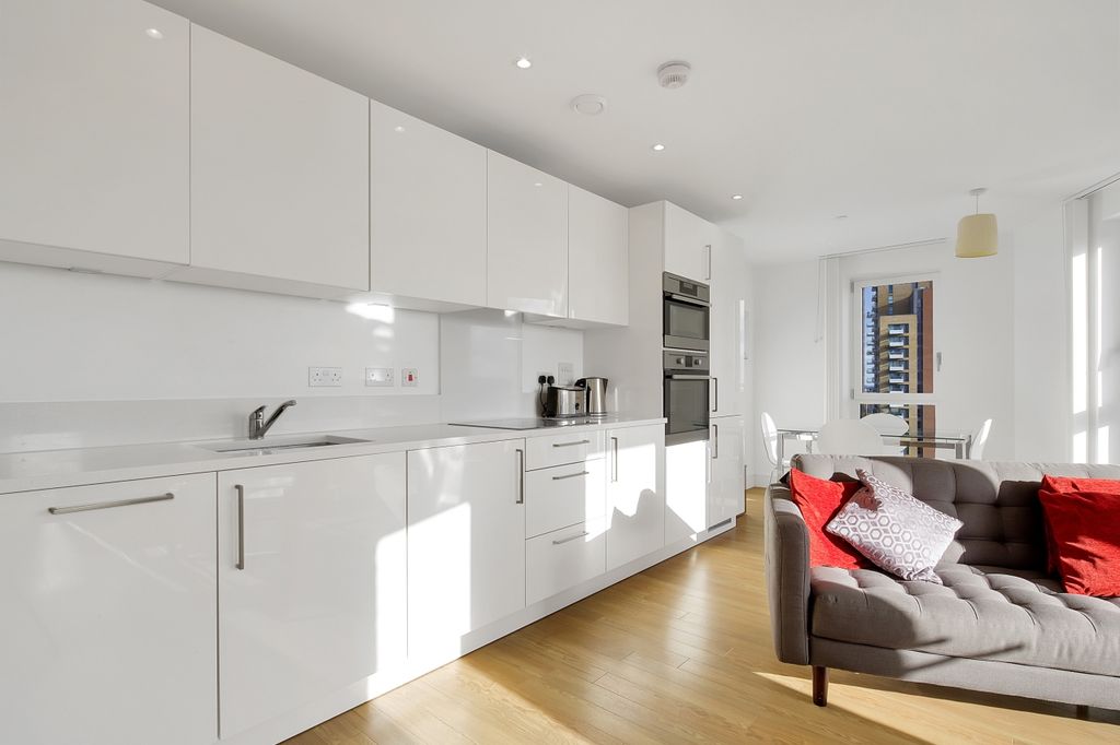 Property photo 2 of 6 Kitchen