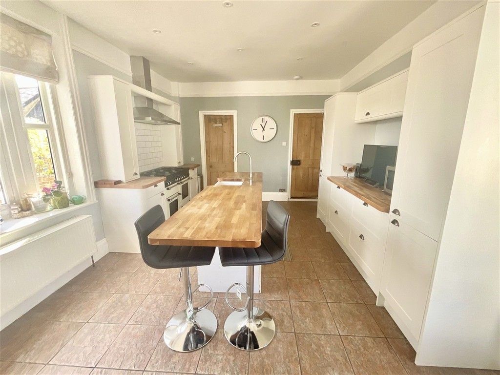 Property photo 3 of 19 Kitchen