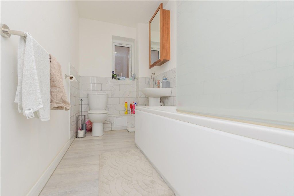 Property photo 3 of 7 Bathroom